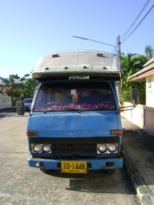 รถบรรทุกหกล้อกลาง รับส่งพนักงาน นักเรียน ใช้งานได้เลย(ยาว 4.30)