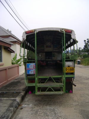 รถบรรทุกหกล้อกลาง รับส่งพนักงาน นักเรียน ใช้งานได้เลย(ยาว 4.30)
