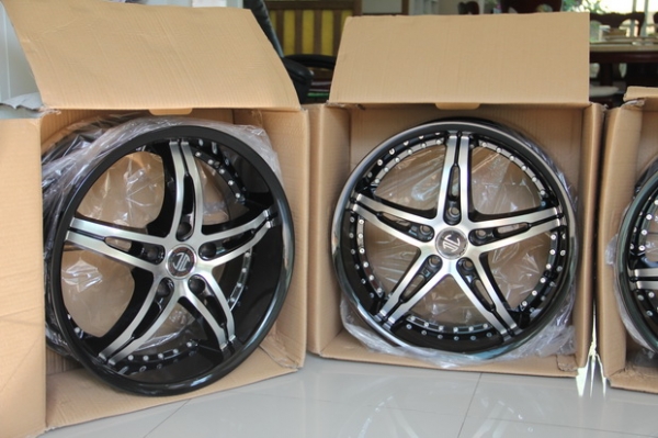 ล้อขอบ18 ของใหม่ แค่ชุดละ 9000บาท ราคานี้ ที่นี่ทีเดียวครับ