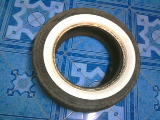 ขาย ยางขอบขาวใส่รถคลาสสิคครับ เผื่อมีใครสนใจครับ ขาย ยางขอบขาวใส่รถคลาสสิคครับ เผื่อมีใครสนใจครับ