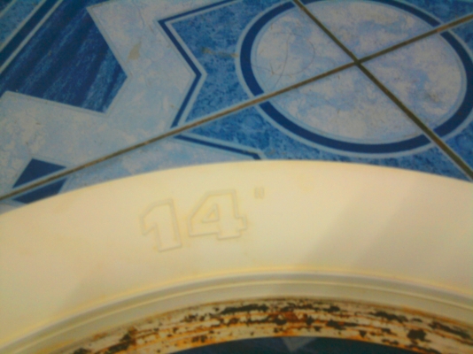 ขาย ยางขอบขาวใส่รถคลาสสิคครับ เผื่อมีใครสนใจครับ ขาย ยางขอบขาวใส่รถคลาสสิคครับ เผื่อมีใครสนใจครับ