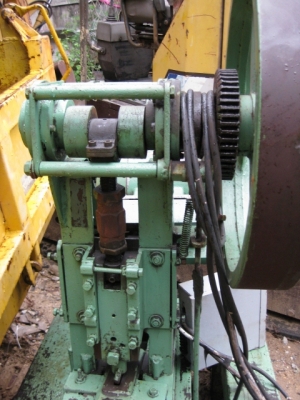 ราคาพิเศษ-เครื่องปั๊มเหล็ก พร้อมตัดเหล็กได้ มอเตอร์ 4 HP เพียง 19,000 บาทเท่านั้น ราคาพิเศษ-เครื่องปั๊มเหล็ก พร้อมตัดเหล็กได้ มอเตอร์ 4 HP เพียง 19,000 บาทเท่านั้น