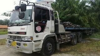 รถฮีโน่ 10 ล้อ หัวลาก เปอร์เฟีย  330 แรงม้า  ปี 48  สนใจติดต่อ 081 - 6079515