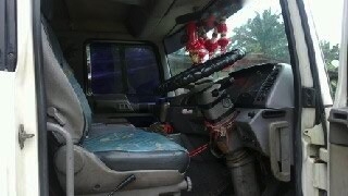 รถฮีโน่ 10 ล้อ หัวลาก เปอร์เฟีย  330 แรงม้า  ปี 48  สนใจติดต่อ 081 - 6079515