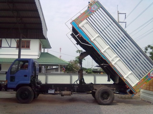 ขายรถหกล้อ ISUZU รถประกอบนอก รุ่น NRR เครื่อง 145 แรง 6BB1 ยาว 5 เมตรเศษ สูง 180 ซ.ม. ภายในสวยพร้อมแอร์ เบรกจิ๊ปฟี่่ ราคา 920000 สนใจติดต่อ คุณชลอ 081-2568658