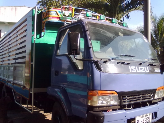 ขายรถหกล้อ ISUZU รถประกอบนอก รุ่น NRR เครื่อง 145 แรง 6BB1 ยาว 5 เมตรเศษ สูง 180 ซ.ม. ภายในสวยพร้อมแอร์ เบรกจิ๊ปฟี่่ ราคา 920000 สนใจติดต่อ คุณชลอ 081-2568658