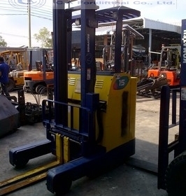 ขาย รถโฟล์คลิฟท์ไฟฟ้า KOMATSU รุ่น FB15RS-11 ขาย รถโฟล์คลิฟท์ไฟฟ้า KOMATSU รุ่น FB15RS-11