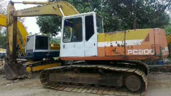 ขายรถแม็กโครKOMAYTSU  PC_- 120-5 PC 200-5ราคาเดียวกันสภาพสวยพร้อมใช้ราคาถูก