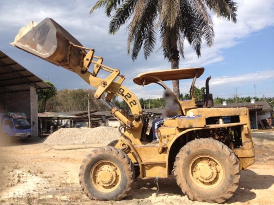 รถตัก CAT 922   สนใจติดต่อ 081 - 6079515