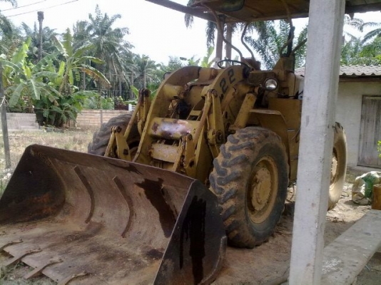 รถตัก CAT 922   สนใจติดต่อ 081 - 6079515