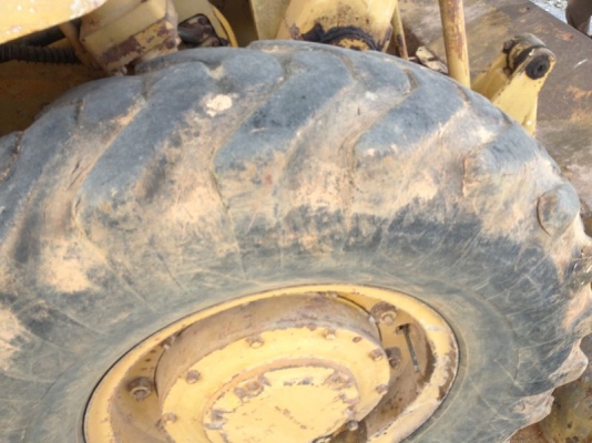 รถตัก CAT 922   สนใจติดต่อ 081 - 6079515