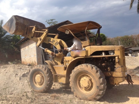 รถตัก CAT 922   สนใจติดต่อ 081 - 6079515