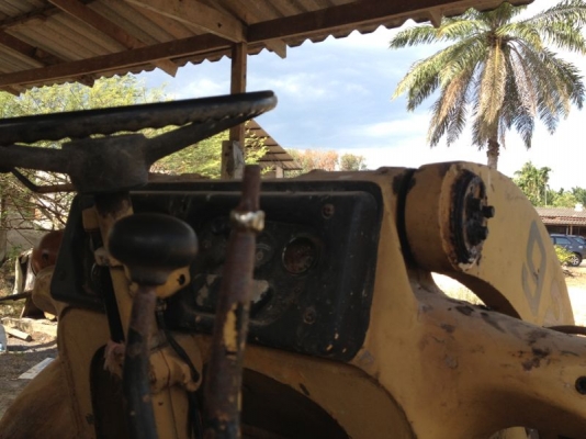 รถตัก CAT 922   สนใจติดต่อ 081 - 6079515