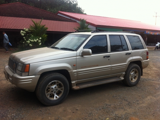 ขายJeeb Grand cherokee lmt 4.0l ปี 2000 ขายJeeb Grand cherokee lmt 4.0l ปี 2000