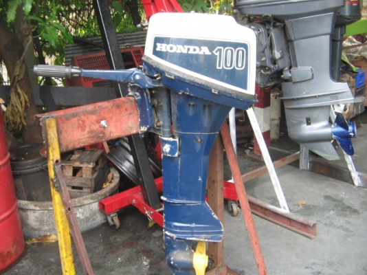 ขายเครื่องเรือ Honda 4 จังหวะ สภาพดีครื่องดีมาก นำเข้าญี่ปุ่น ราคา 18,500