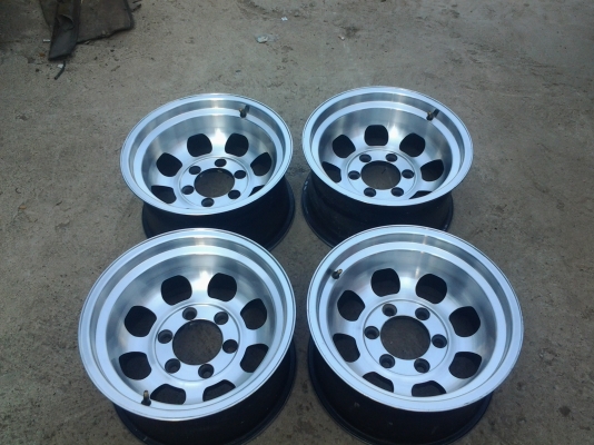 JOECLASSICขายแม็กขอบ15 6 รู8นิ้วออฟ2ชั้นออฟล้นๆสภาพดีไม่ดุ้งไม่คดET-32เอาไปใส่แนวเรโทรหล่อๆล้นๆได้เลยสนใจโทรสอบฤามได้