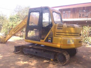 ขายรถแบคโฮ KOMUTSU PC71รุ่น7 เครื่องดี รถไม่ค่อยได้ใช้งาน รถพร้อมใช้งานครับ