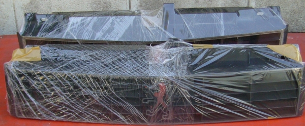 ขายกระจังหน้า Peugeot 305 ราคา 500 บาท