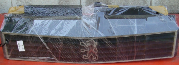 ขายกระจังหน้า Peugeot 305 ราคา 500 บาท