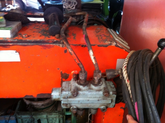 ขายเครื่องอัดไฮดรอลิคสำหรับถอดใส่ยางลมรถสิบล้อ ขายเครื่องอัดไฮดรอลิคสำหรับถอดใส่ยางลมรถสิบล้อ