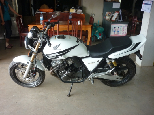 ขาย CB 400 ปี 93 สีขาวมุข แต่งนิดหน่อย inv.