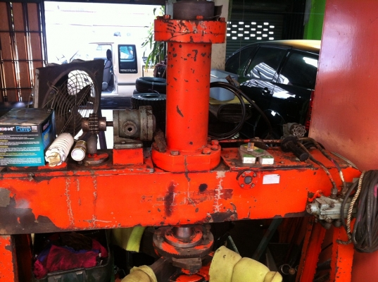 ขายเครื่องอัดไฮดรอลิคสำหรับถอดใส่ยางลมรถสิบล้อ