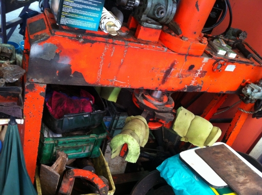 ขายเครื่องอัดไฮดรอลิคสำหรับถอดใส่ยางลมรถสิบล้อ ขายเครื่องอัดไฮดรอลิคสำหรับถอดใส่ยางลมรถสิบล้อ