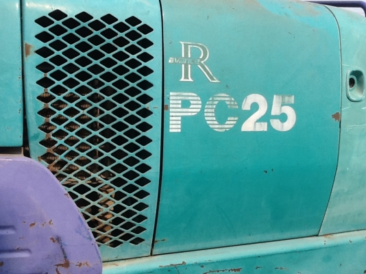 ราคาพิเศษ PC25-1E.  Serial:6767 Year:1997. Hour:5069 สภาพพร้แมใช้งาน. สนใจติดต่อ 082-3420501เจี๊ยบค่ะ