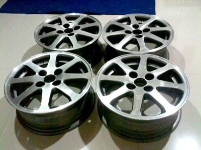 ล้อ 8 ก้านหน้าเงา ของ โตโยต้า Vios ปี 2006 ขนาด 14 นิ้ว 4 รู 100 สภาพใหม่ ราคา 4,500 บาท (ใส่โตโยต้าได้เกือบทุกรุ่น)