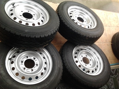 ขายกะทะล้อขอบ15 6รู พร้อมยาง215/70/15 BRIDERTONE R623 1 ชุด  ราคา :  6000.00  บาท