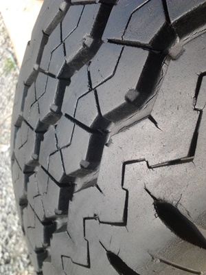 ขายกะทะล้อขอบ15 6รู พร้อมยาง215/70/15 BRIDERTONE R623 1 ชุด  ราคา :  6000.00  บาท