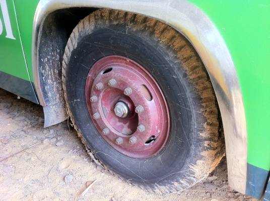 ขายรถบัส 6 ล้อเบนซ์ +แอร์+ทีวี+เครื่องเสียง+คาราโอเกะ 40 ที่นั่ง