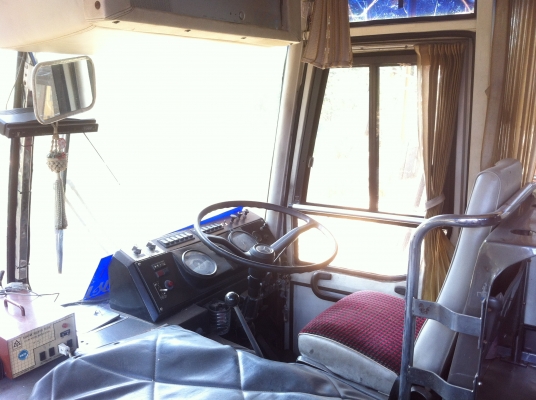 ขายรถบัส 6 ล้อเบนซ์ +แอร์+ทีวี+เครื่องเสียง+คาราโอเกะ 40 ที่นั่ง