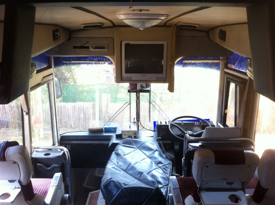 ขายรถบัส 6 ล้อเบนซ์ +แอร์+ทีวี+เครื่องเสียง+คาราโอเกะ 40 ที่นั่ง