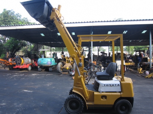 ขาย รถตักเล็ก (ดีเซล) TOYOTA รุ่น SD7  มือสองญี่ปุ่น