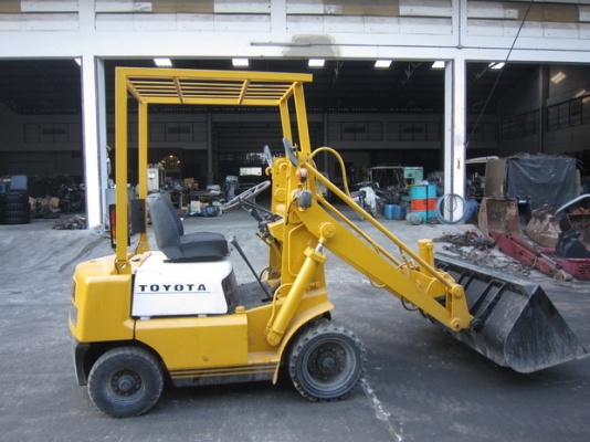 ขาย รถตักเล็ก (ดีเซล) TOYOTA รุ่น SD7  มือสองญี่ปุ่น