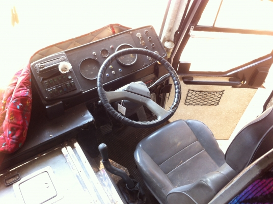 ขายรถบัส 6 ล้อชั้นครึ่งฮีโน่ +แอร์+ทีวี+เครื่องเสียง+คาราโอเกะ 40 ที่นั่ง