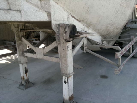 ขายเต๋าปูนกล้วยหอม 3 เพลา บรรจุได้ 35 ตัน บรรจุขนได้เต็มที่ 37 ตัน อู่.กิจชัย ยกล้อได้ ปี.52 พร้อมใช้