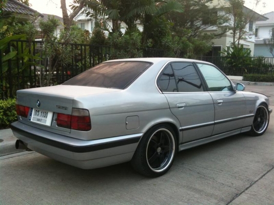 BMW E 34 525 i ปี 89 เกียร์ AUTO วาง1J ของแต่งเพียบ ประกันชั้น 3