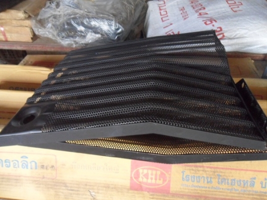 ขาย ฝาปิดข้างเครื่องรถไถฟอร์ดNH6640 7740และ7840 มีทุกรุ่น ของมีในสต็อคพร้อมส่งตลอดครับ