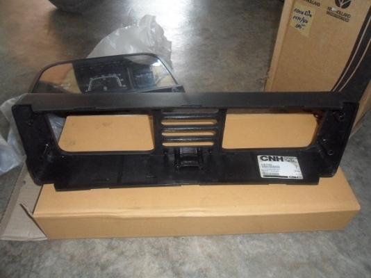 ขาย กรอบไฟหน้ารถไถฟอร์ดNH6640 ของใหม่แท้ห้าง มีสต็อคพร้อมจัดส่งตลอดครับ