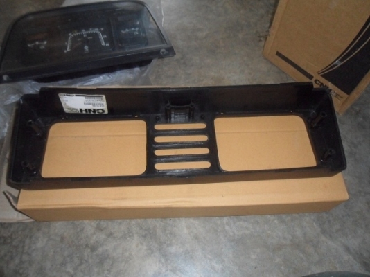 ขาย กรอบไฟหน้ารถไถฟอร์ดNH6640 ของใหม่แท้ห้าง มีสต็อคพร้อมจัดส่งตลอดครับ