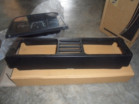 ขาย กรอบไฟหน้ารถไถฟอร์ดNH6640 ของใหม่แท้ห้าง มีสต็อคพร้อมจัดส่งตลอดครับ