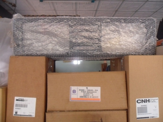 ขาย กรอบไฟหน้ารถไถฟอร์ดNH6640 ของใหม่แท้ห้าง มีสต็อคพร้อมจัดส่งตลอดครับ