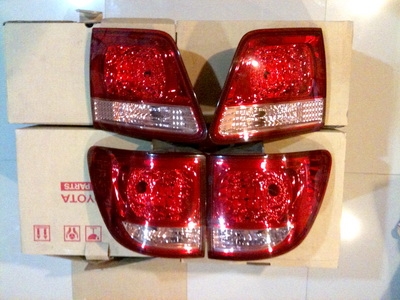 ไฟท้ายฟอร์จูนเนอร์ของแท้ศูนย์มาพร้อมกล่อง ข้างล่ะ1500