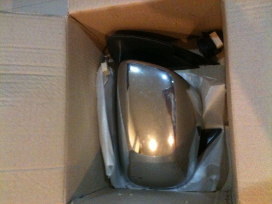 กระจกมองข้างปรับไฟฟ้า ฟอร์จูนเนอร์ ของแท้ศูนย์ สายไฟอยู่ครบ กระจกเงาครบ ราคาข้างล่ะ 1,600 บาท กระจกมองข้างปรับไฟฟ้า ฟอร์จูนเนอร์ ของแท้ศูนย์ สายไฟอยู่ครบ กระจกเงาครบ ราคาข้างล่ะ 1,600 บาท