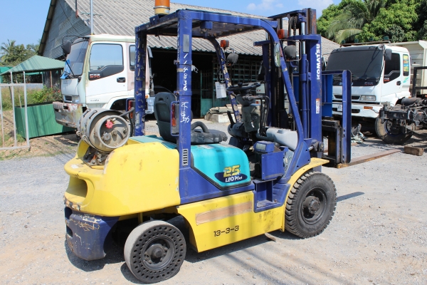 KOMATSU FG 25 T-14 รถยกนำเข้า เกียร์ออโต้ สภาพดีมากมาก KOMATSU FG 25 T-14 รถยกนำเข้า เกียร์ออโต้ สภาพดีมากมาก
