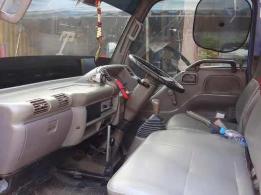 ขาย 6 ล้อ isuzu NKR เครื่อง 4HF1  120 เพาเวอร์ ขายดาวน์ 350,000.- ครับ