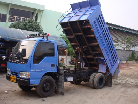 ขาย 6 ล้อ isuzu NKR เครื่อง 4HF1  120 เพาเวอร์ ขายดาวน์ 350,000.- ครับ