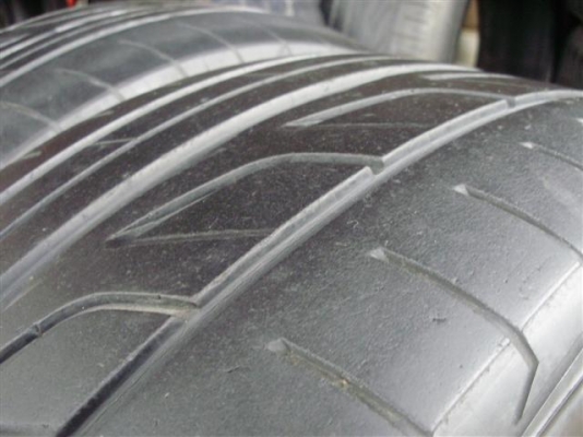 Bridgestone Potenza RE001 Adrenalin 225/50/17 ปี09 1 คู่ 1,500 บาท